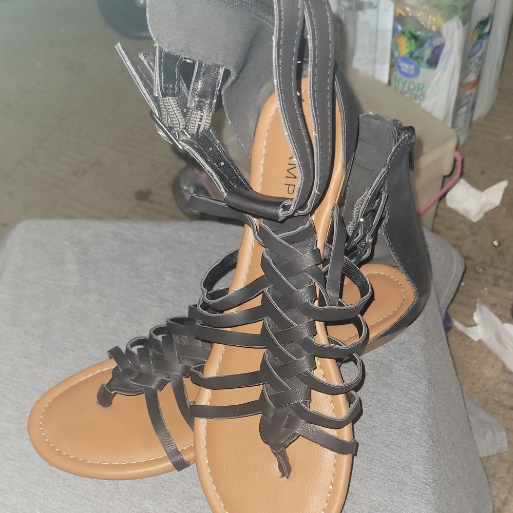 Rampage Tan and Black Sandals with Sleek Straps